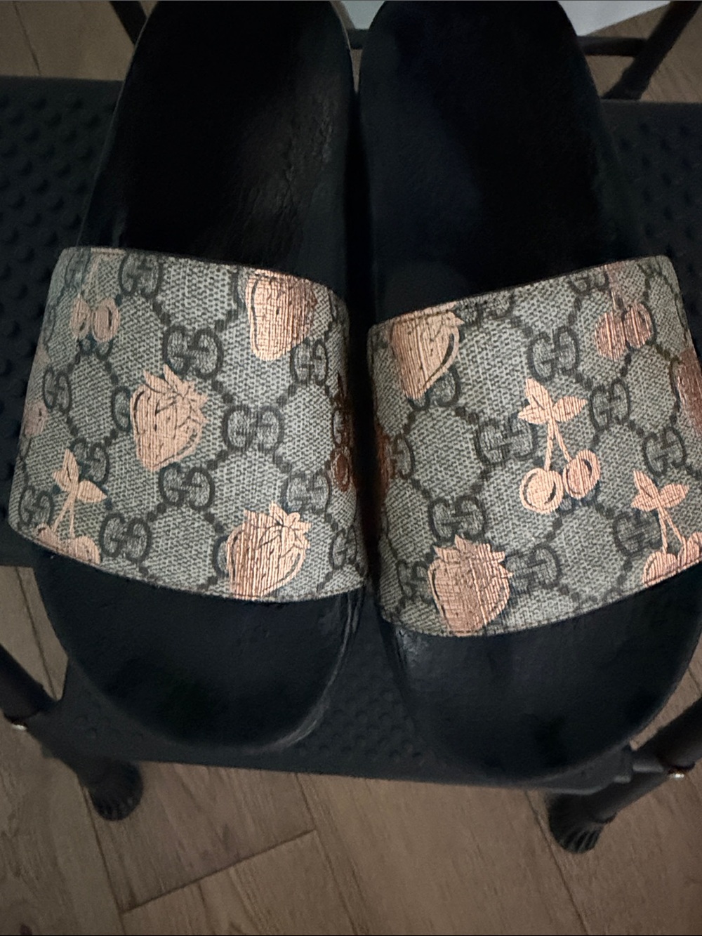 Gucci Beige GG Canvas Slides with Metallic Copper Fruit Motif - Picture 4 of 5